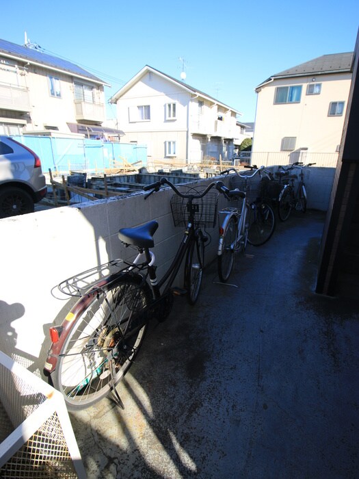 物件外観写真5　(駐輪場)