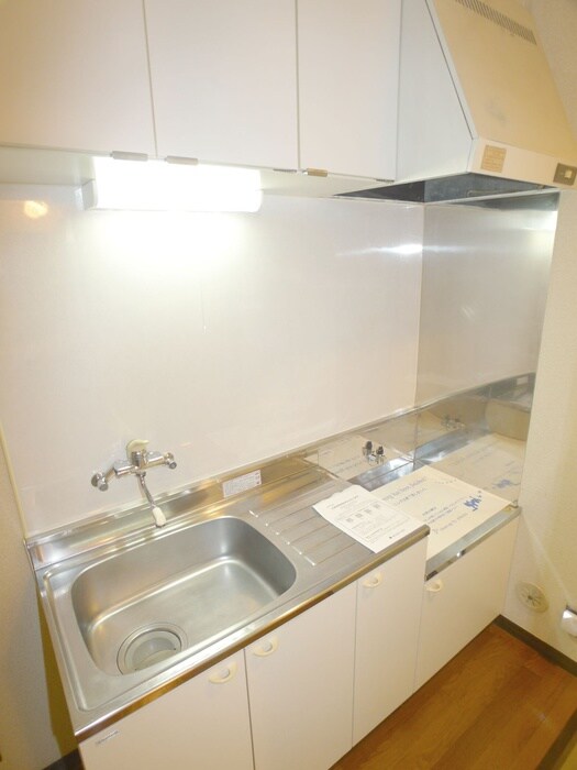 ｳﾞｨﾚﾁﾞ･ﾊﾋﾟﾈｽ5-参番館のキッチン