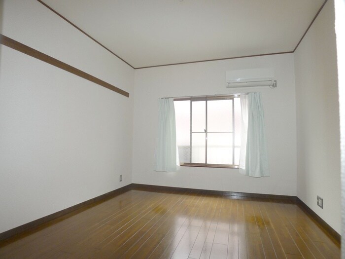 ｳﾞｨﾚﾁﾞ･ﾊﾋﾟﾈｽ5-参番館の居室