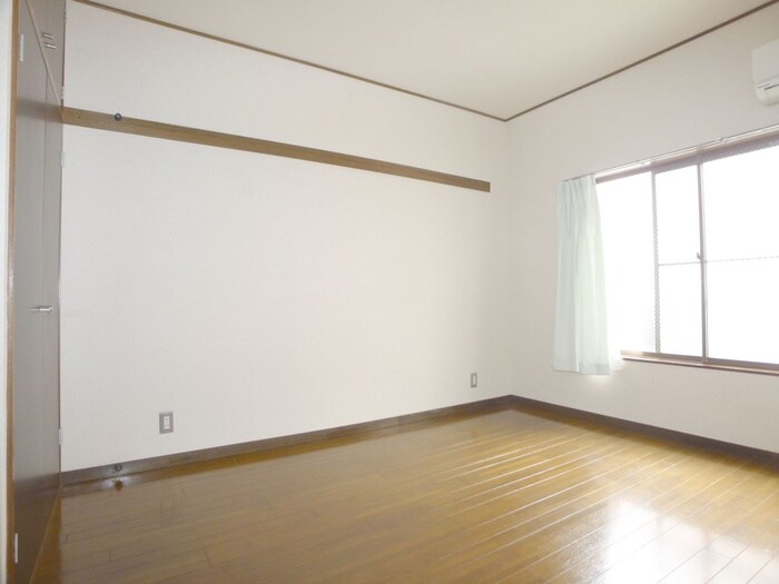 ｳﾞｨﾚﾁﾞ･ﾊﾋﾟﾈｽ5-参番館の居室