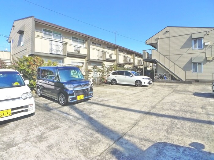 物件外観写真3　(駐車場)