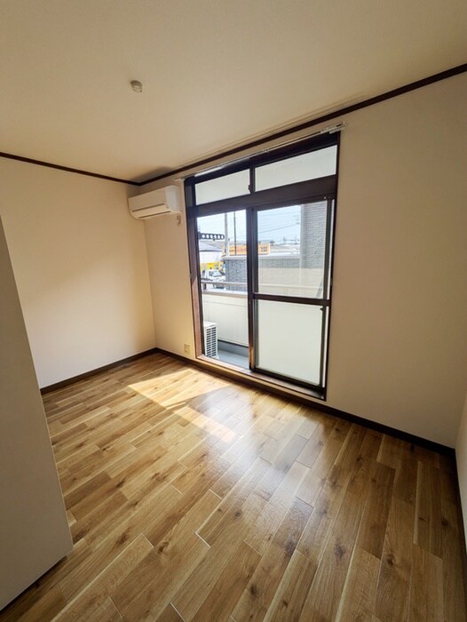 物件内観写真5　(室内からの展望)