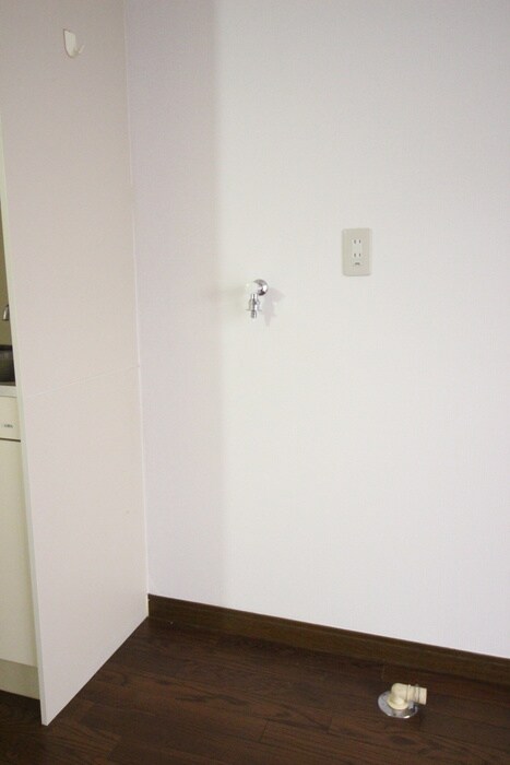 物件内観写真15　(洗濯機置場)