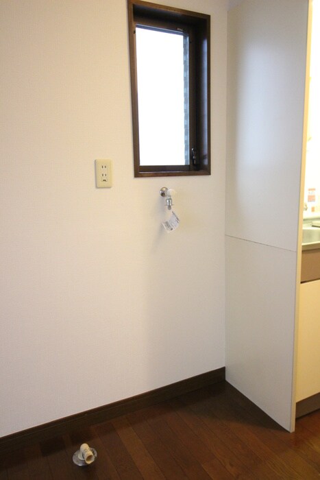 物件内観写真17　(洗濯機置場)