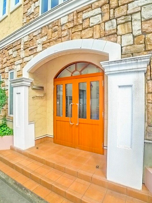 物件外観写真3　(エントランス部分)