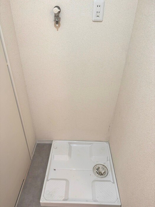 物件内観写真12　(洗濯機置場)