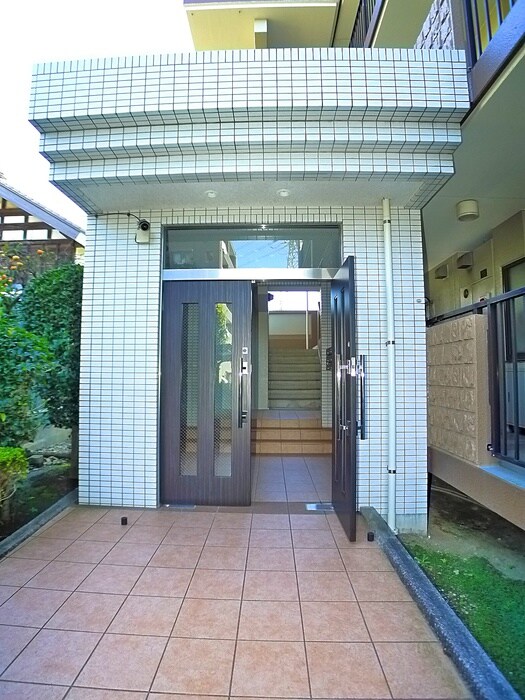 物件外観写真4　(エントランス部分)