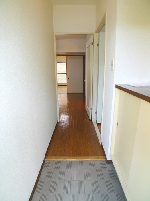 物件内観写真11　(玄関)