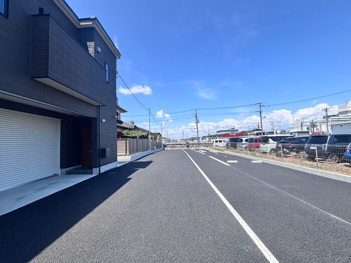 物件外観写真3　(駐車場)