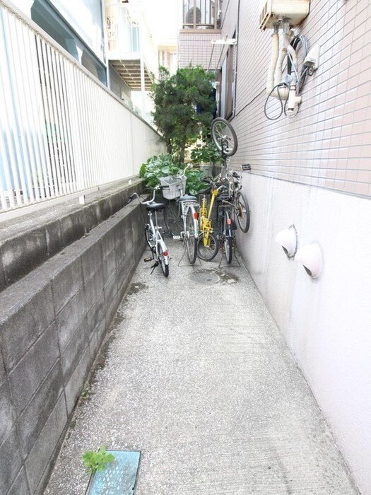 物件外観写真6　(駐輪場)