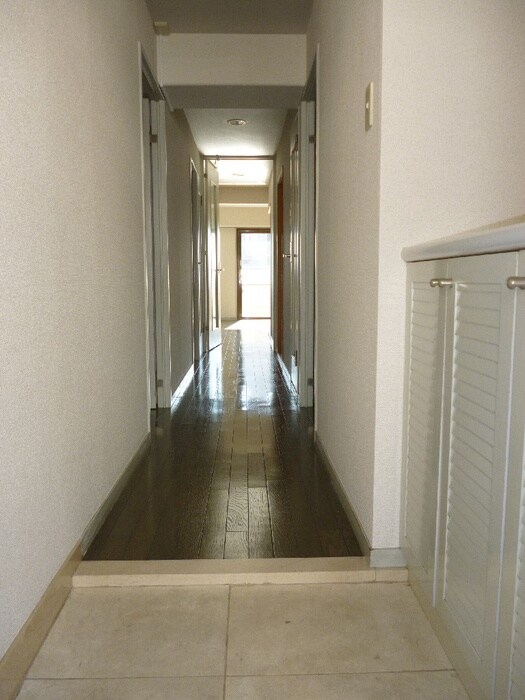 物件内観写真10　(玄関)