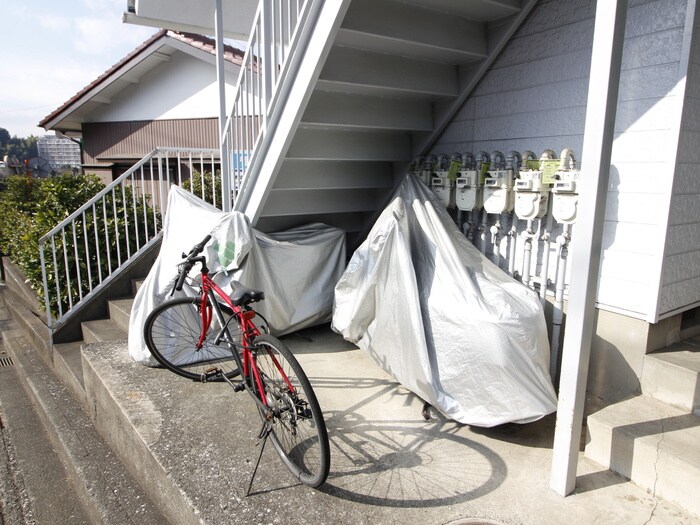 物件外観写真4　(駐輪場)