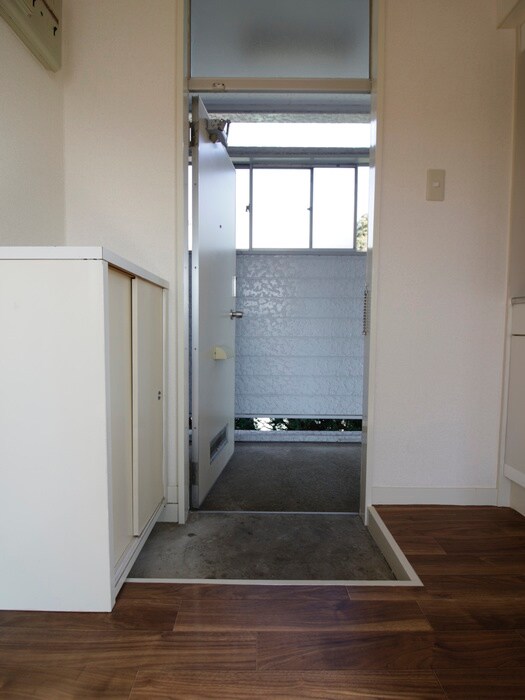 物件内観写真16　(玄関)