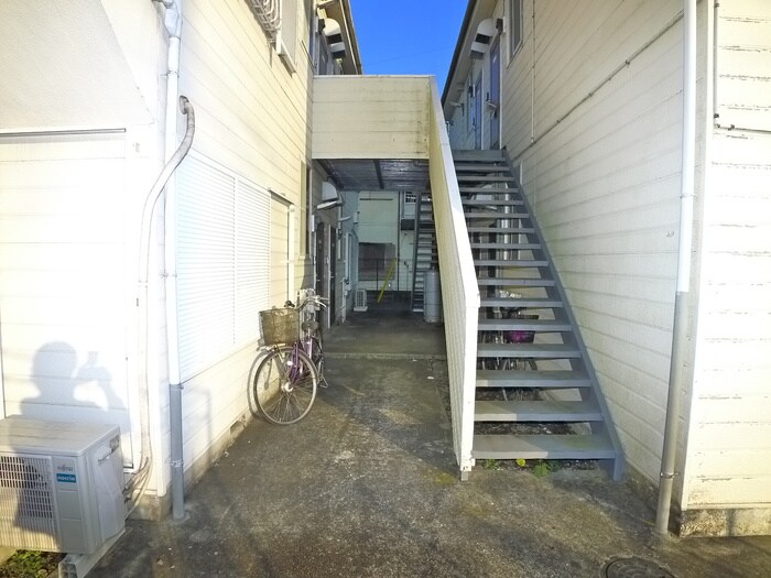 物件外観写真4　(エントランス部分)