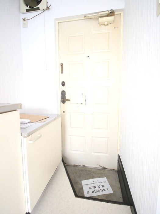 物件内観写真16　(玄関)