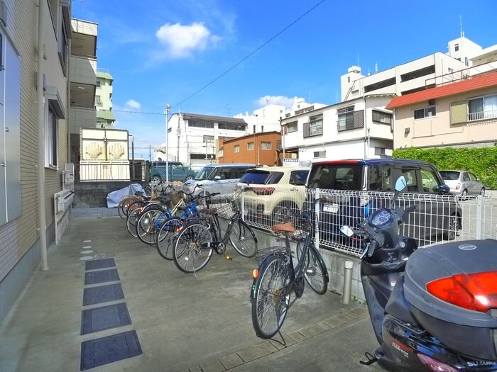 物件外観写真5　(駐輪場)