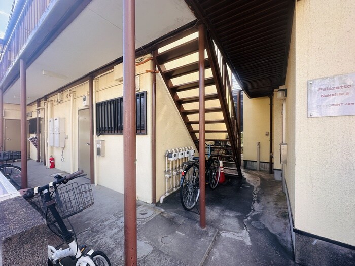 物件外観写真3　(エントランス部分)