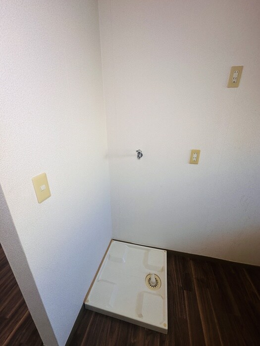 物件内観写真15　(洗濯機置場)