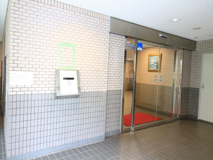 物件外観写真6　(エントランス部分)
