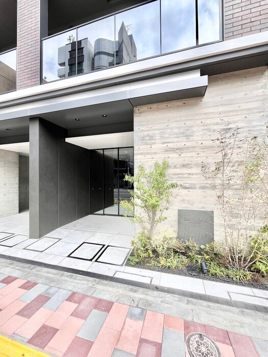 物件外観写真4　(エントランス部分)