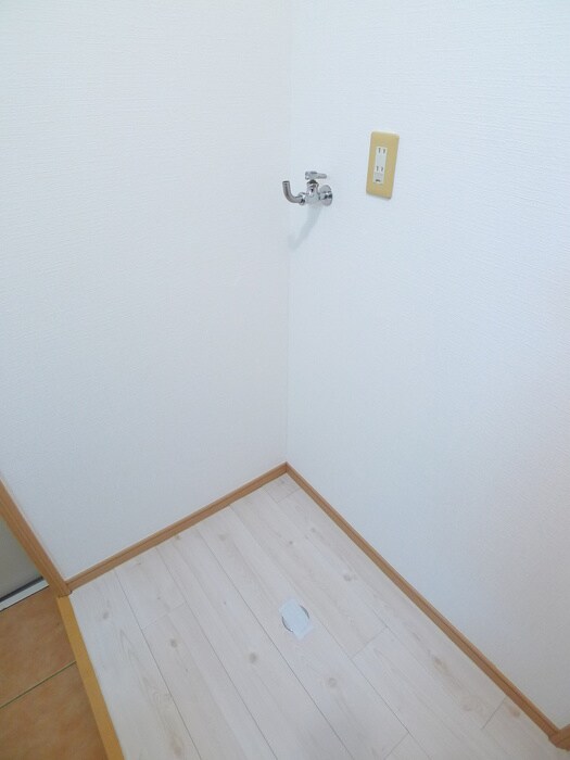 物件内観写真16　(洗濯機置場)