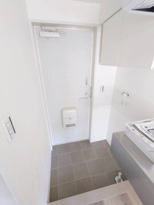 物件内観写真17　(玄関)