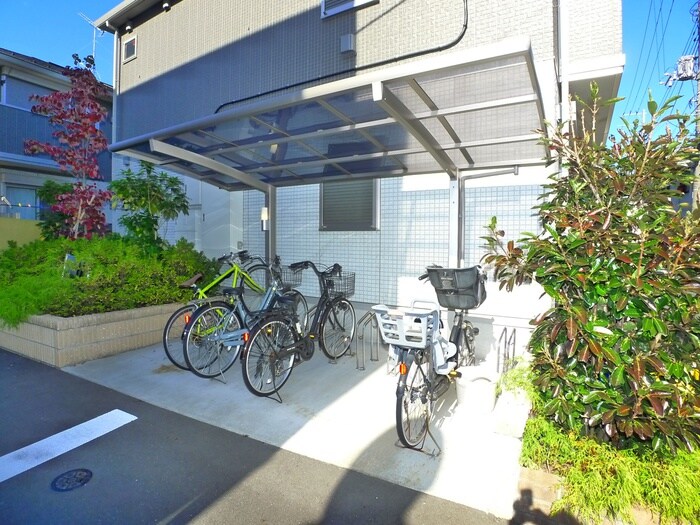 物件外観写真2　(駐輪場)