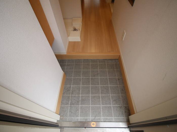 物件内観写真7　(玄関)