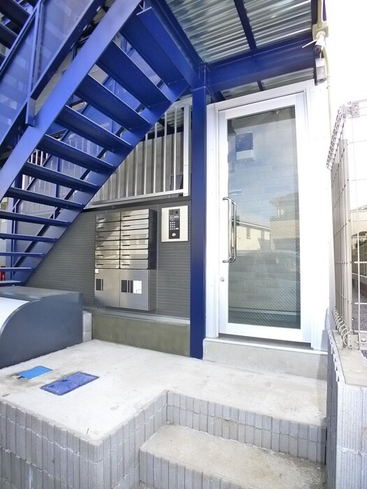 物件外観写真2　(エントランス部分)