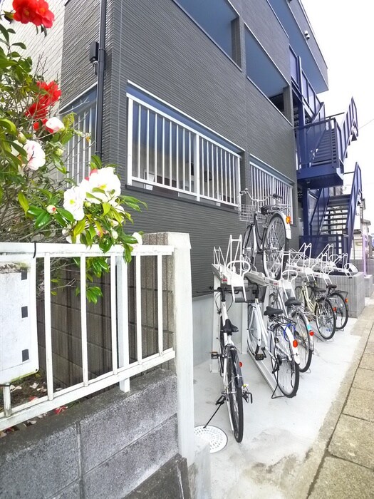 物件外観写真4　(駐輪場)