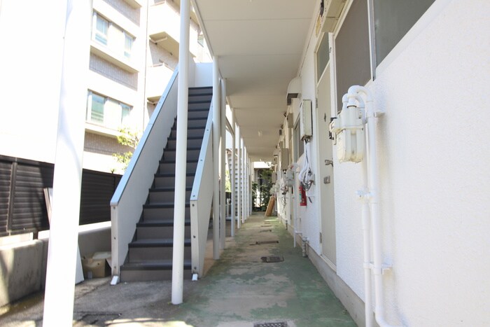 物件外観写真2　(エントランス部分)