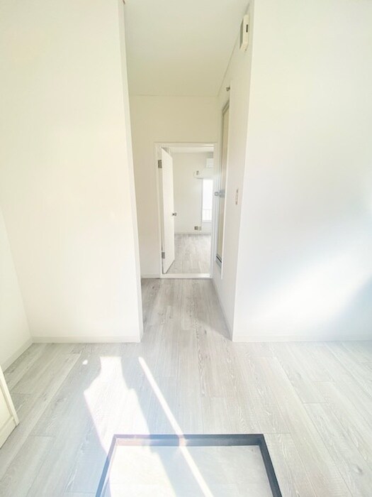 物件内観写真12　(玄関)