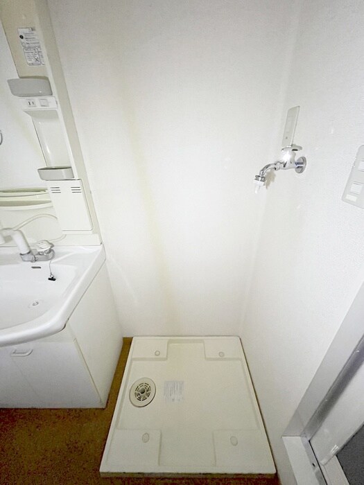 物件内観写真9　(洗濯機置場)