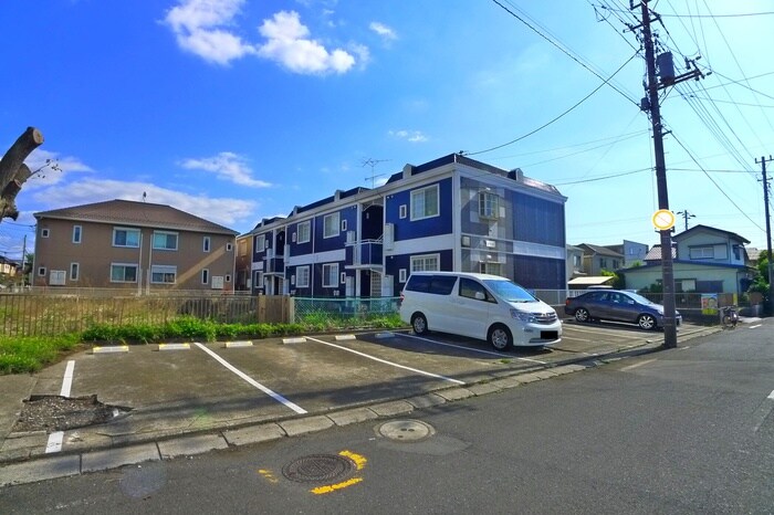 物件外観写真4　(駐車場)