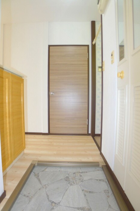 物件内観写真11　(玄関)