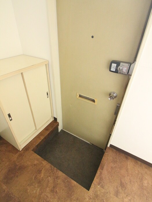 物件内観写真12　(玄関)