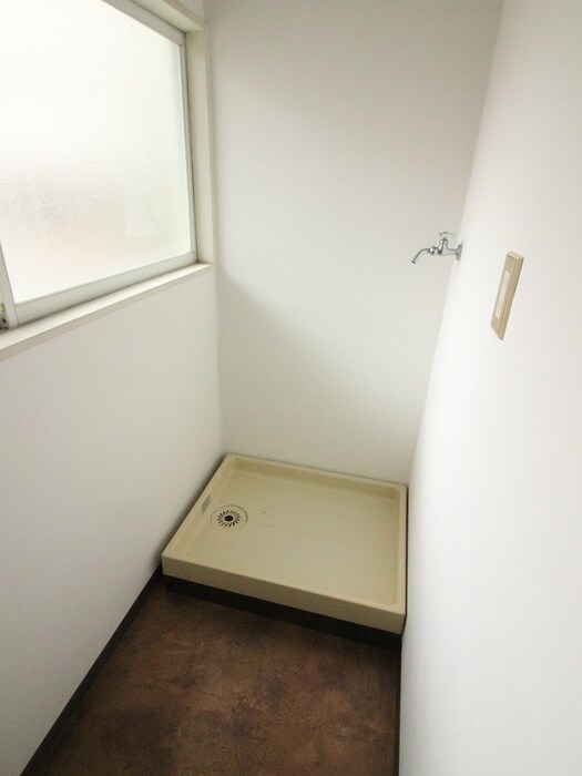 物件内観写真14　(洗濯機置場)