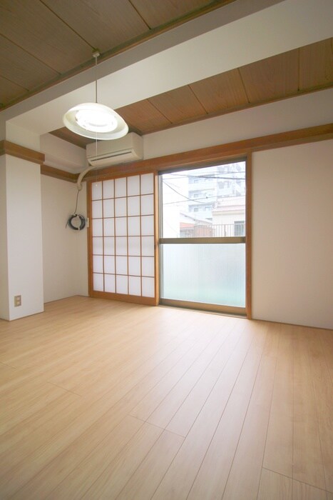 物件内観写真9　(室内からの展望)