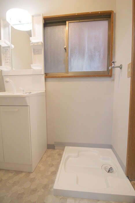 物件内観写真14　(洗濯機置場)