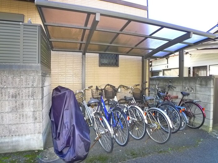 物件外観写真4　(駐輪場)