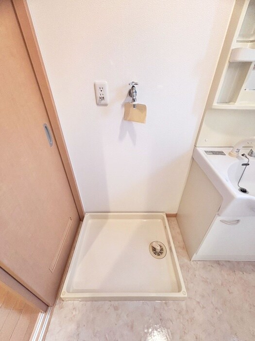 物件内観写真18　(洗濯機置場)