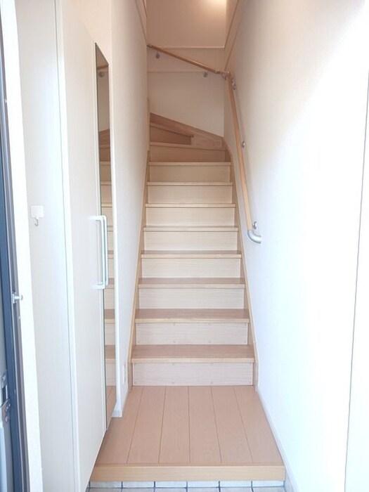 物件内観写真13　(玄関)