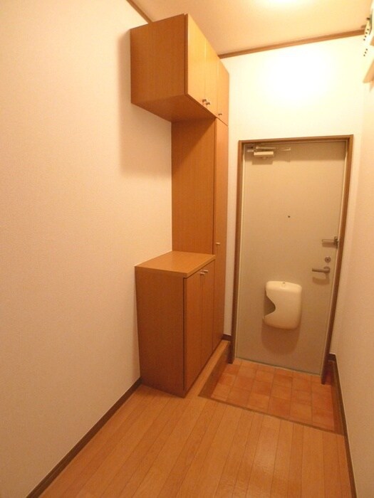 物件内観写真4　(玄関)