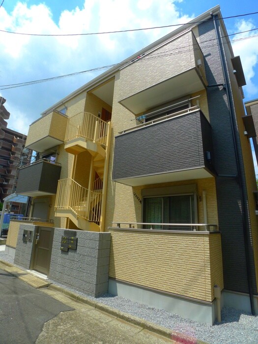 物件外観写真2　(エントランス部分)