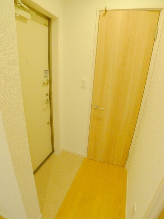物件内観写真5　(玄関)