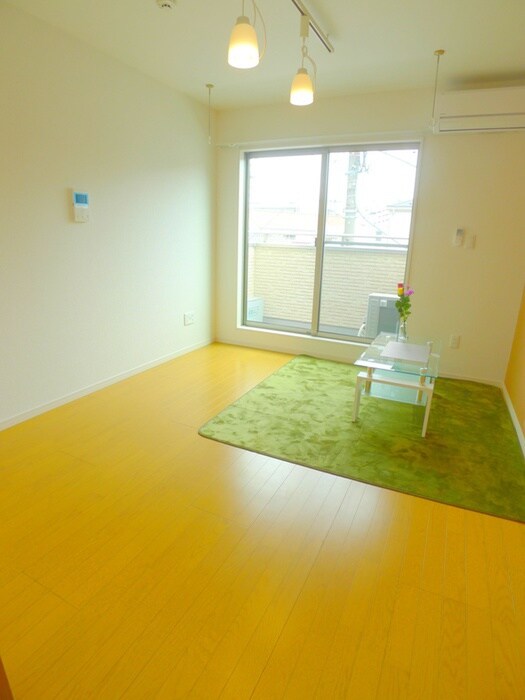 物件内観写真8　(室内からの展望)