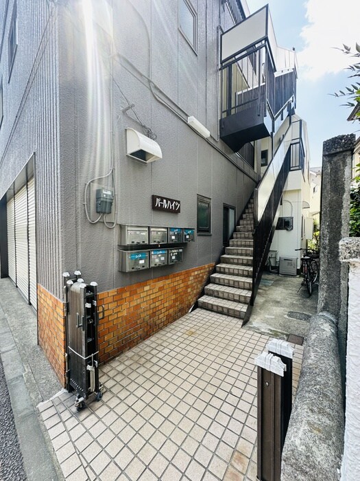 物件外観写真4　(エントランス部分)