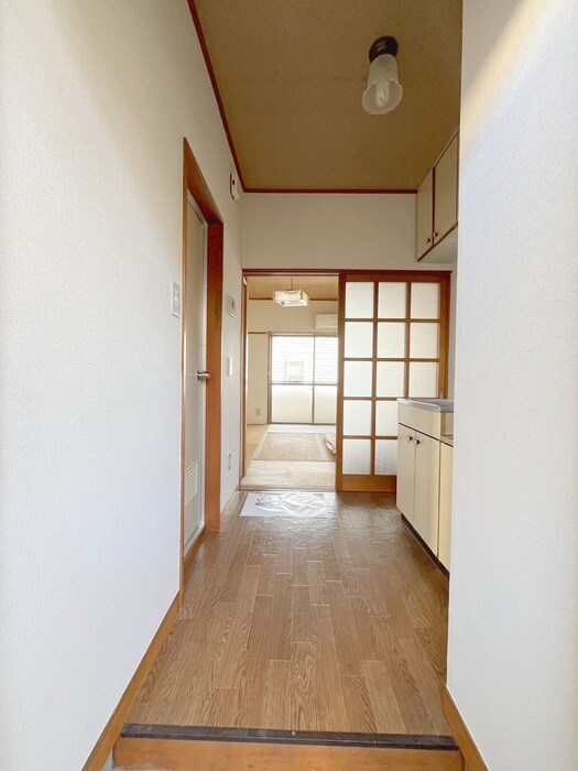 物件内観写真16　(玄関)