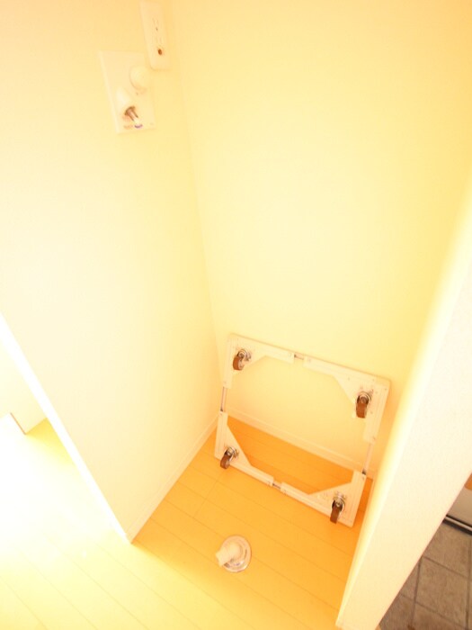 物件内観写真15　(洗濯機置場)