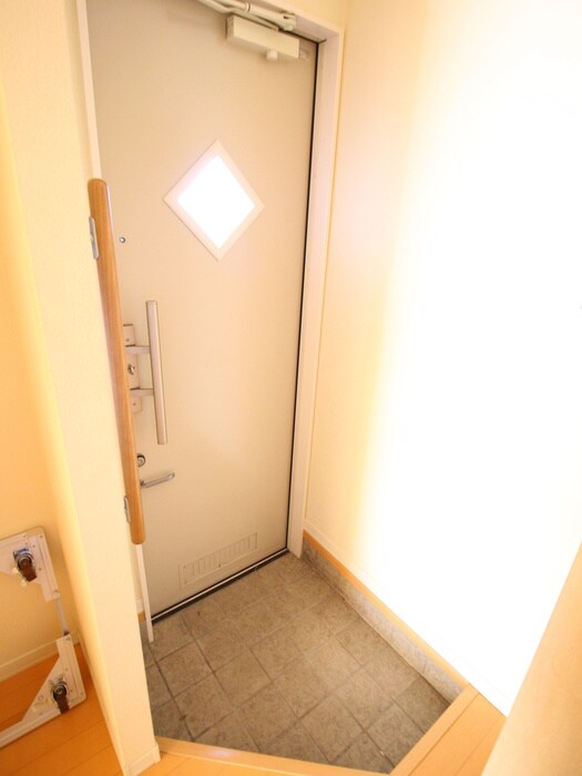 物件内観写真16　(玄関)